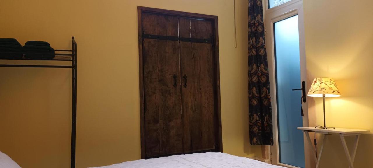 Room With Luxury Private Bathroom & Independent Entrance Near Tube Londra Esterno foto